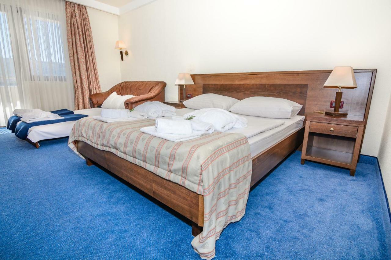 Family Hotel Pagus 帕格 外观 照片